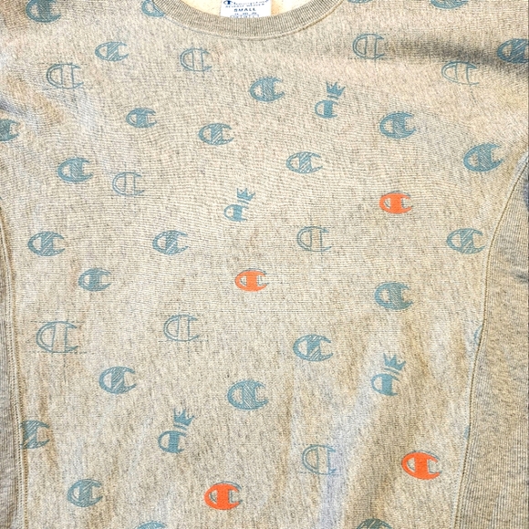 Champion size small gray crew neck sweater C logo pattern - Picture 4 of 5